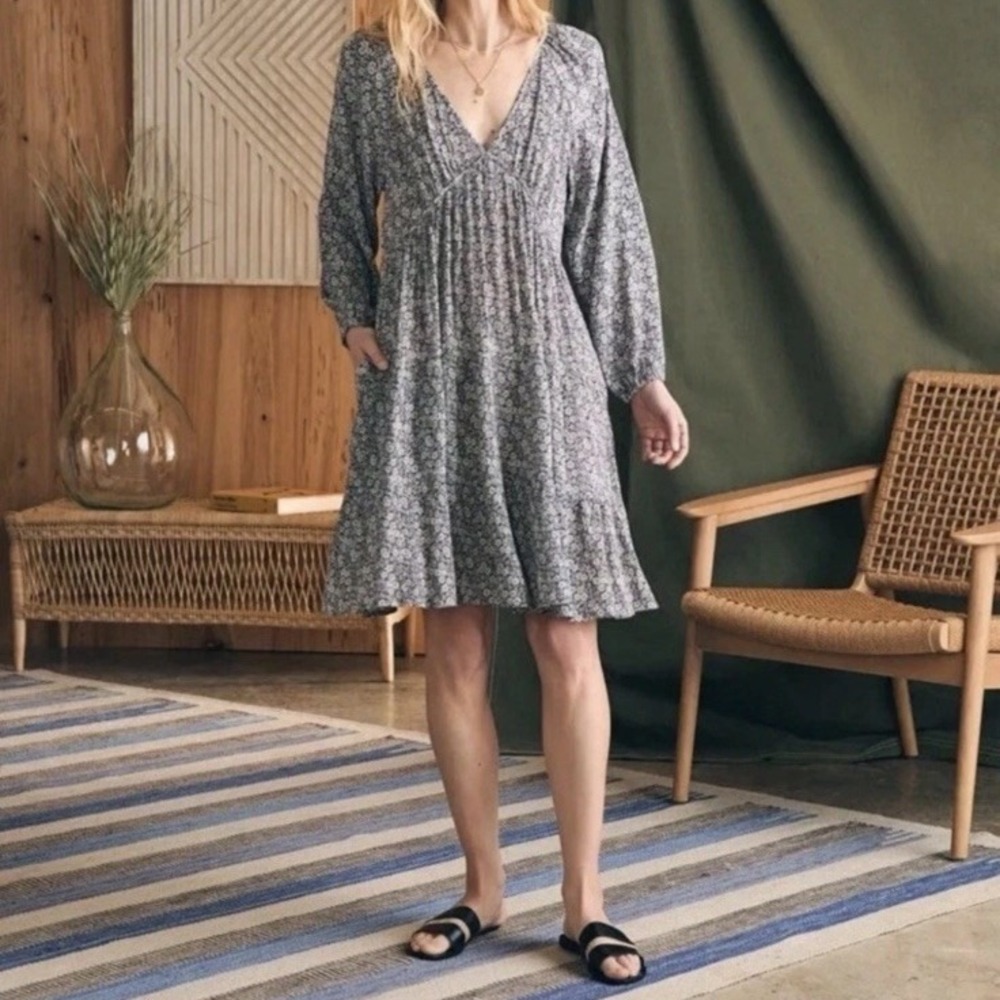 Faherty Sirene Mini Dress Small Navy Floral V Neck Ruffle Pockets Boho